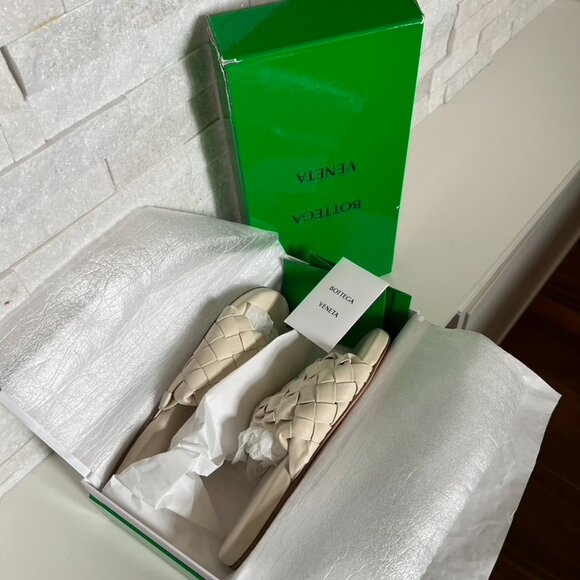 Bottega Veneta Men's Intrecciato Leather Sandals - Picture 2 of 13